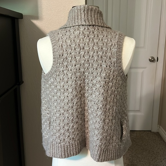 Ann Taylor LOFT Sweater Vest/Cardigan - Size XS - Picture 3 of 7